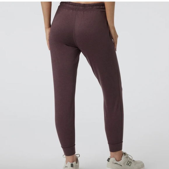 SOLD NWT Vuori Women's Performance Jogger Elderberry Heather - Picture 2 of 6